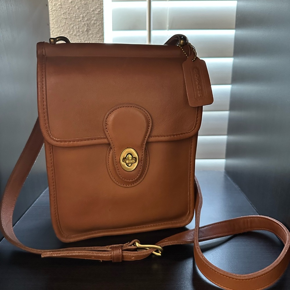 *VINTAGE* Coach crossbody